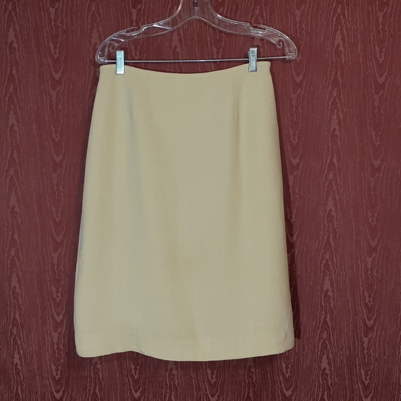 LE SUIT PETITE 2 PIECE SKIRT SET BUSINESS/DINNER/CHURCH/EVENING WOMEN'S SIZE 8P - Picture 4 of 10